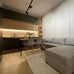 Square 21 *