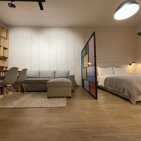 Square 21 Apartment *
