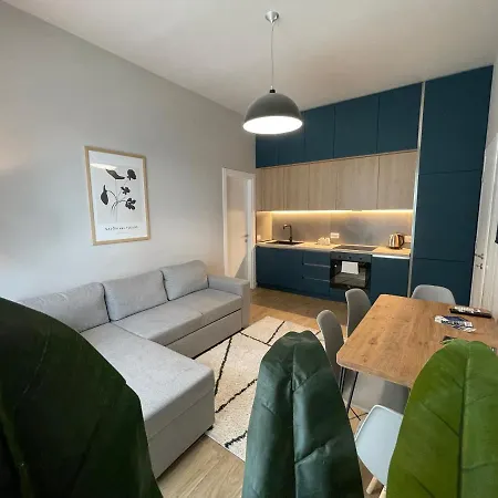 Square 21 * 티라나